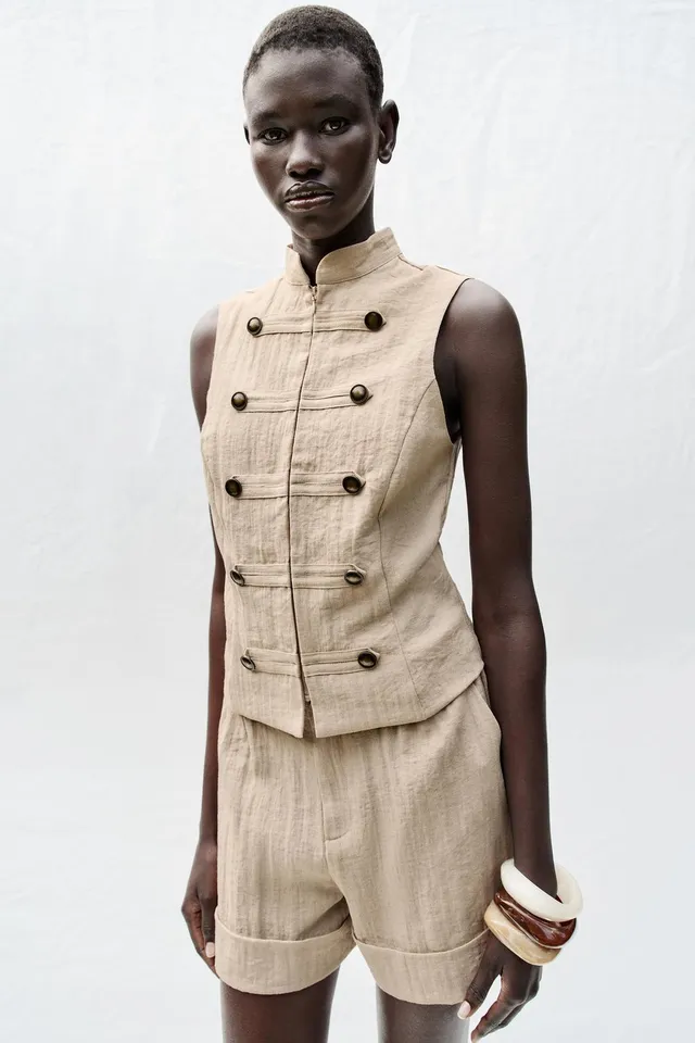 Sleeveless Button Shirt – image 2