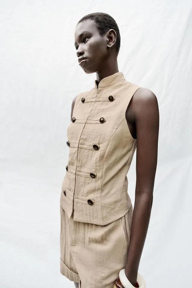 Sleeveless Button Shirt – image 4