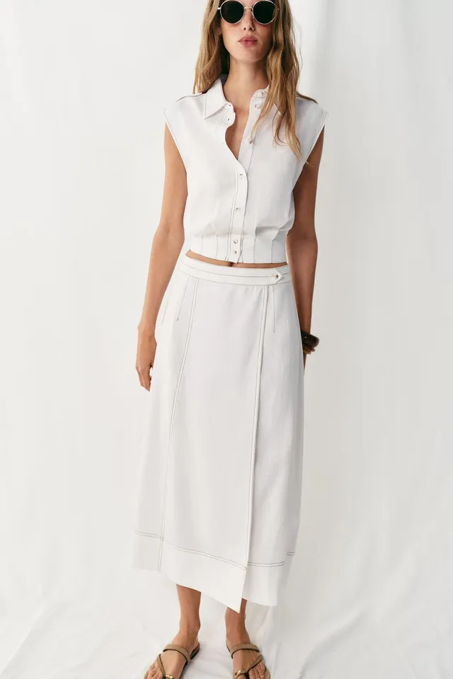 Linen Blend Sleeveless Top with Contrast Topstitching and Button-Up Front – image 6