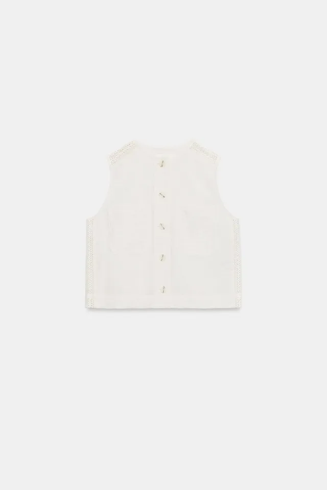 Sleeveless Lace Trim Top with Front Pockets and Button Closure – image 6