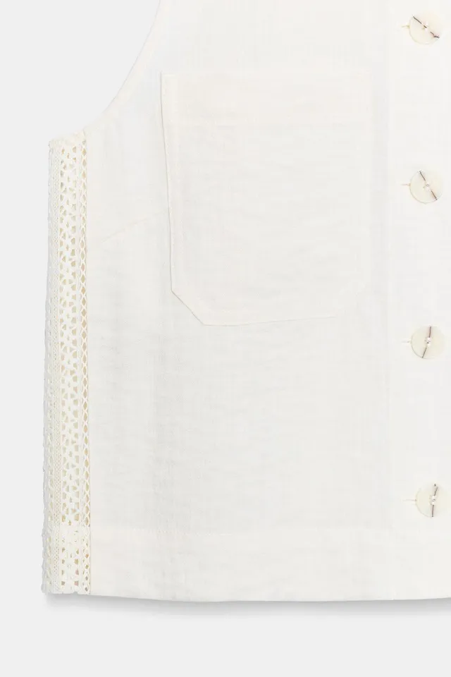 Sleeveless Lace Trim Top with Front Pockets and Button Closure – image 8