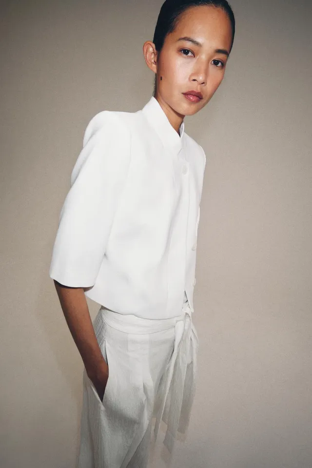 Cropped Short Sleeve Blazer with High Neck and Welt Chest Pockets – image 5