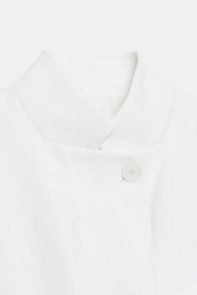 Cropped Short Sleeve Blazer with High Neck and Welt Chest Pockets – image 8