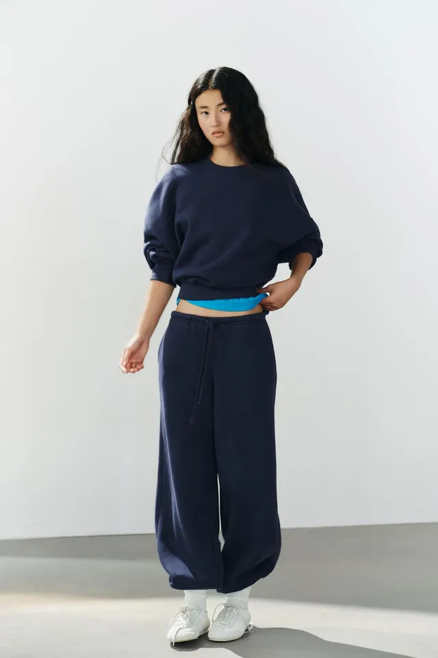 BASIC PLUSH SWEATSHIRT