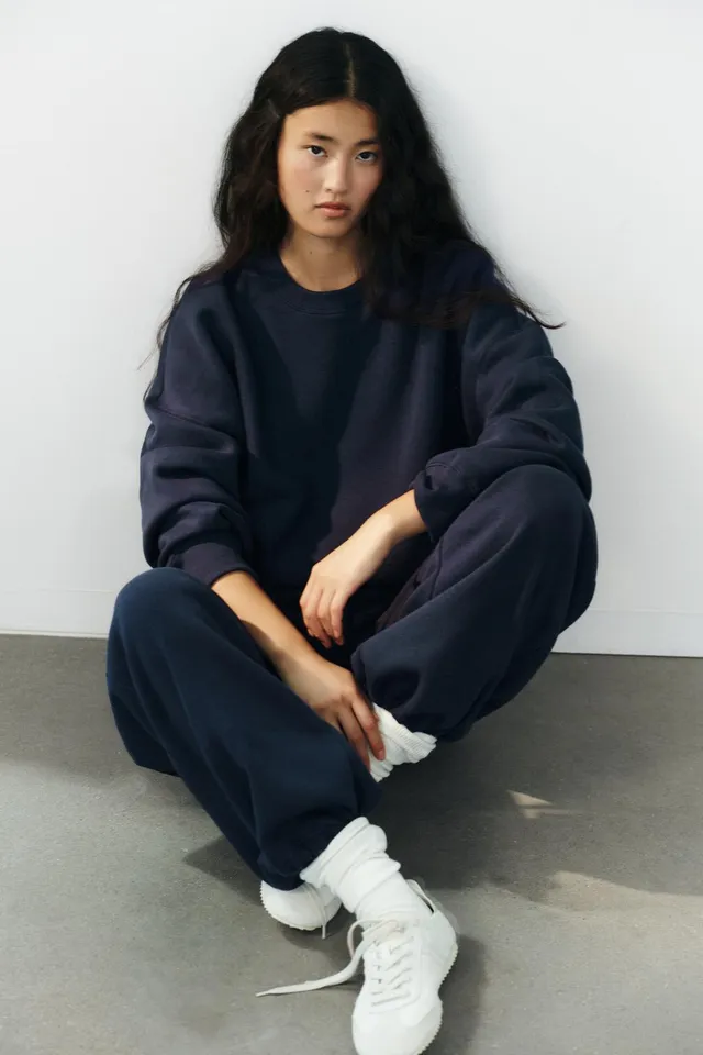 BASIC PLUSH SWEATSHIRT – image 5