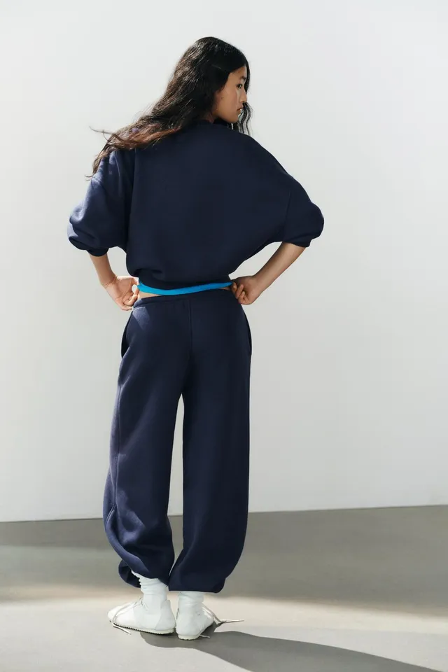 BASIC PLUSH SWEATSHIRT – image 6