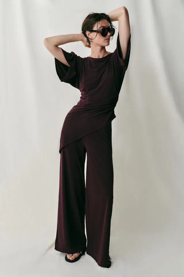STRAIGHT-LEG CREPE TROUSERS WITH SLITS