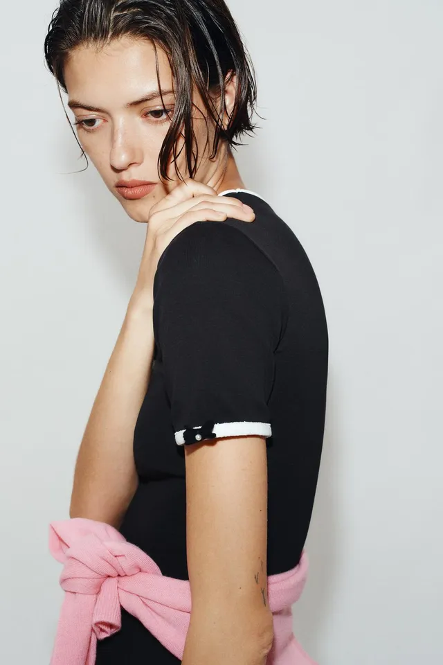 T-SHIRT WITH CONTRAST BOWS – image 3