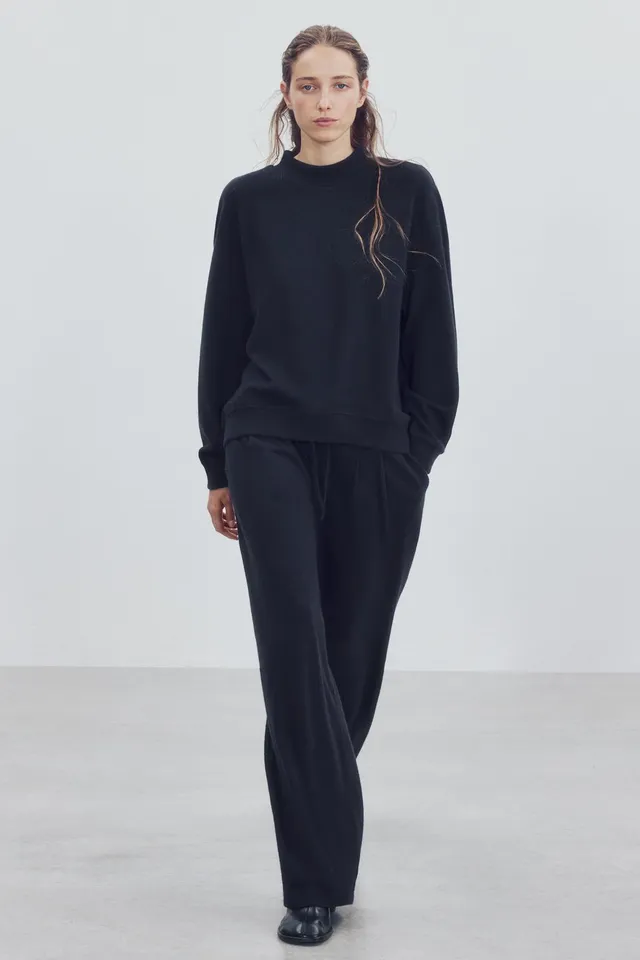 SOFT SWEATSHIRT
