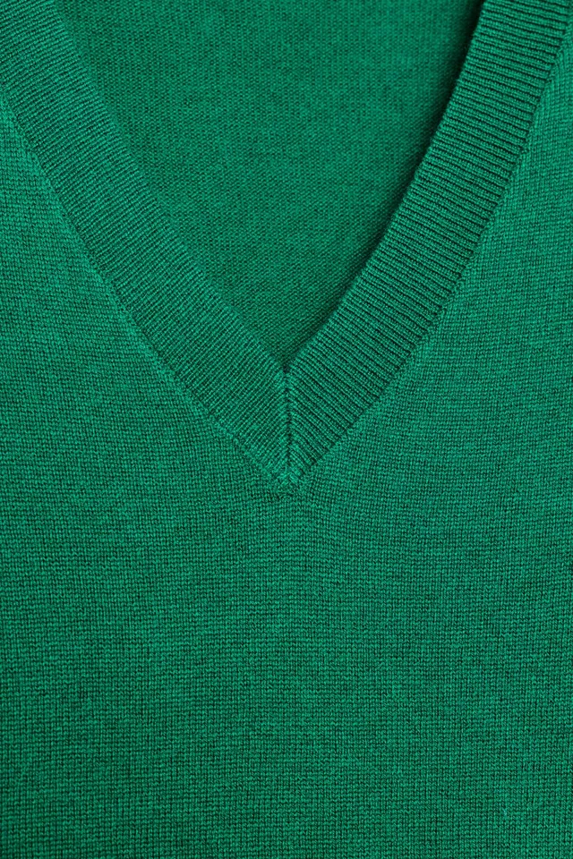 WOOL BLEND V-NECK JUMPER – image 5
