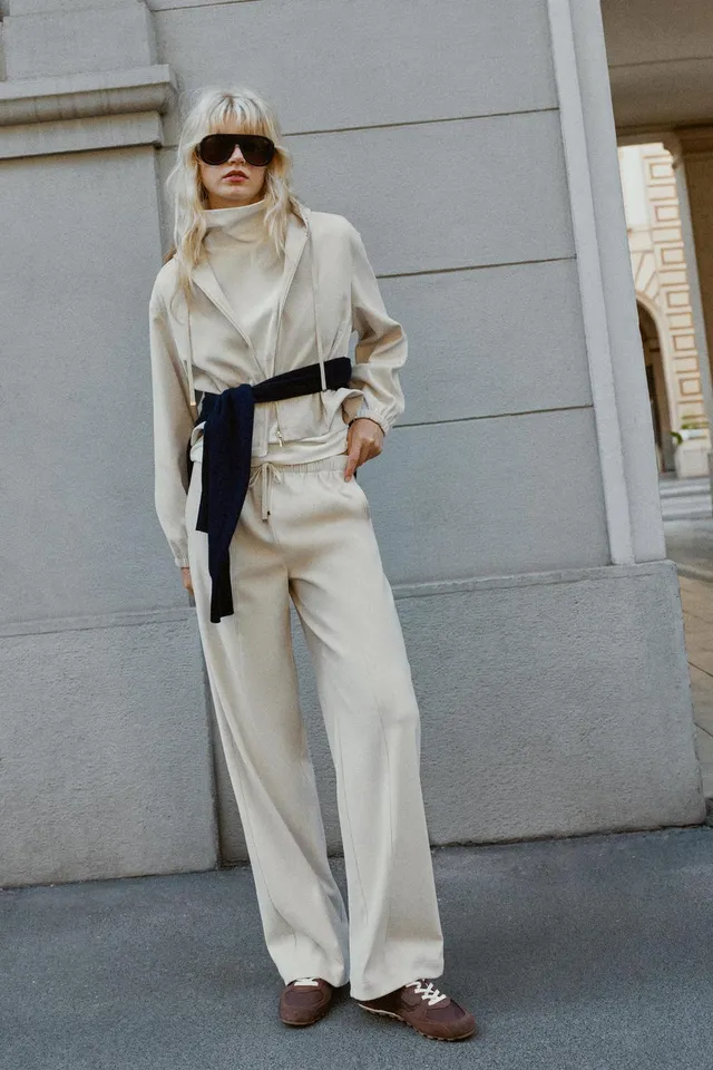 WIDE-LEG TROUSERS WITH ELASTIC WAIST
