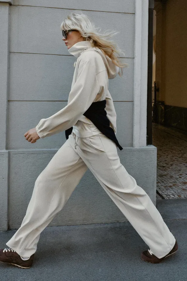 WIDE-LEG TROUSERS WITH ELASTIC WAIST – image 3