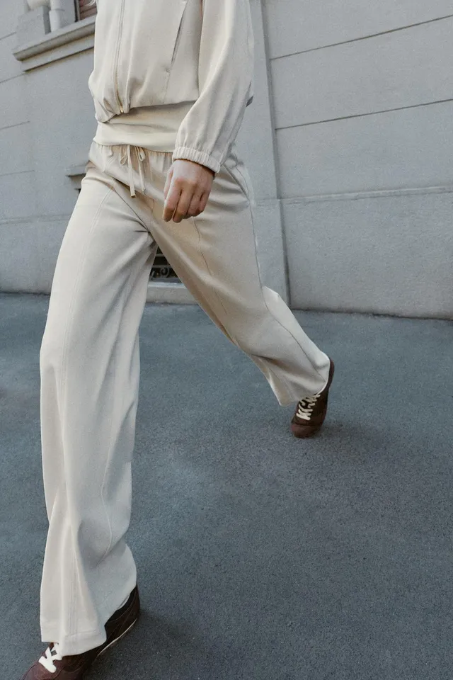 WIDE-LEG TROUSERS WITH ELASTIC WAIST – image 4
