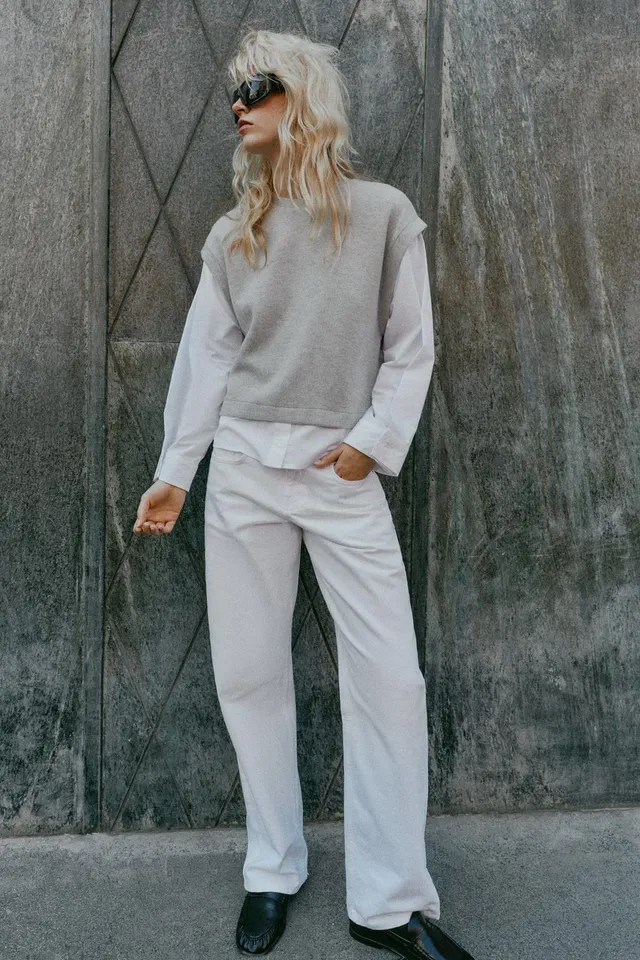 CONTRAST VEST