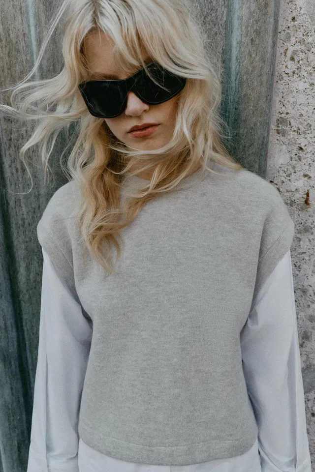 CONTRAST VEST – image 2
