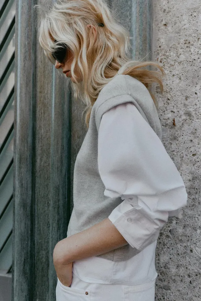 CONTRAST VEST – image 4