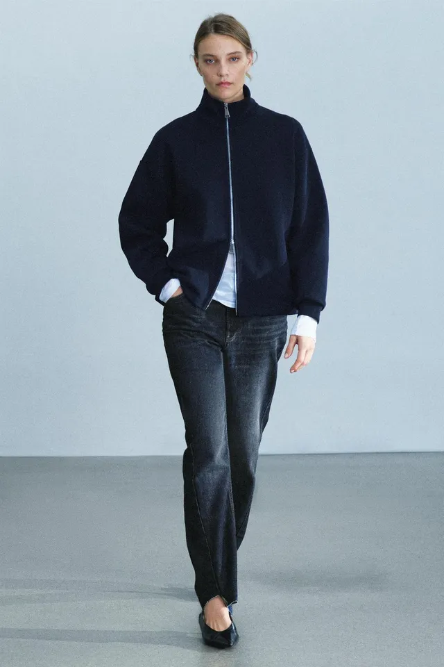 ZIP-UP SWEATSHIRT