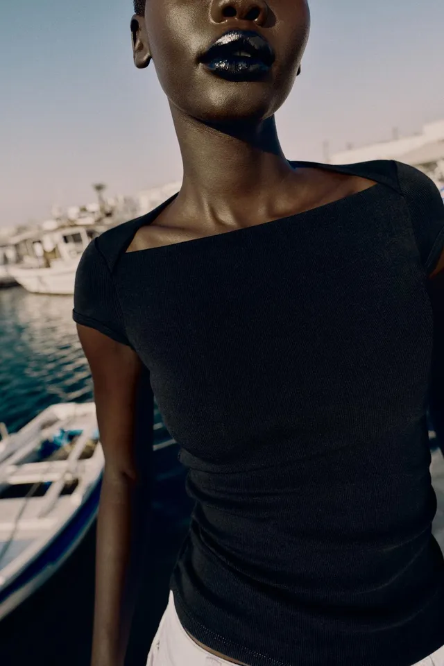 تيشرت بياقة مربعة – صورة 2