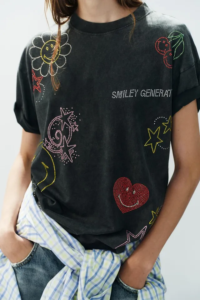 تيشرت بتأثير مغسول وتفاصيل Smiley® – صورة 2