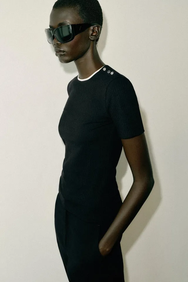 BUTTON TRIM T-SHIRT – image 3
