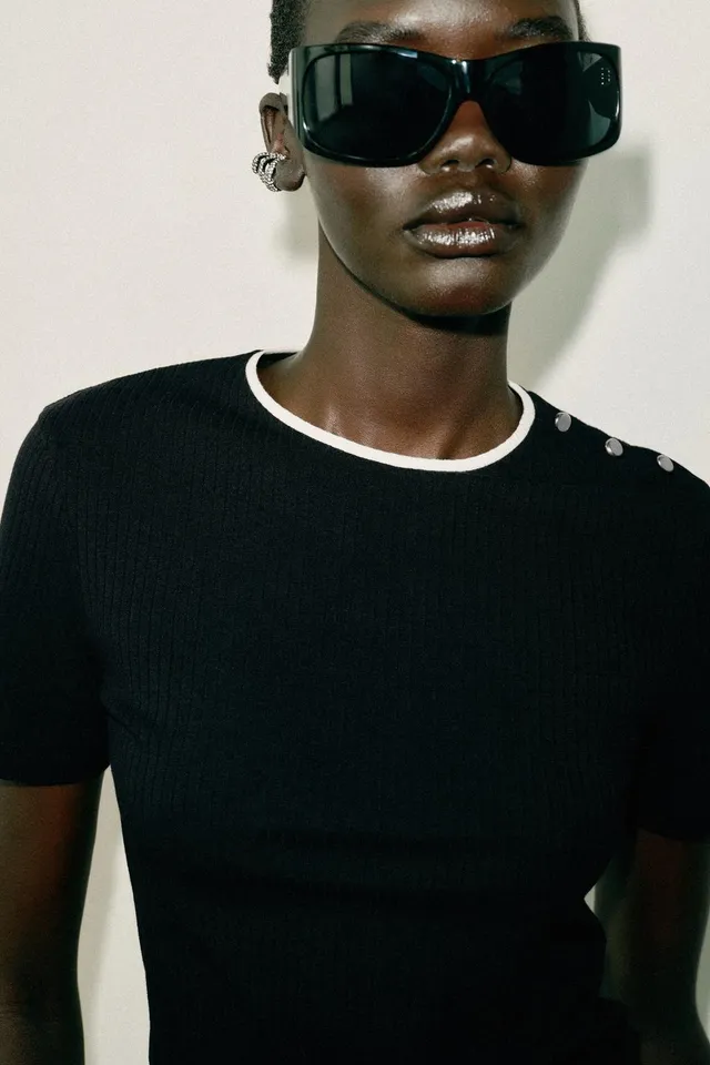 BUTTON TRIM T-SHIRT – image 4