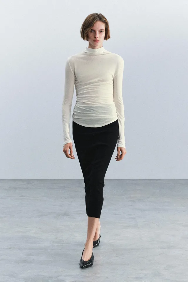 HIGH NECK RUCHED TOP