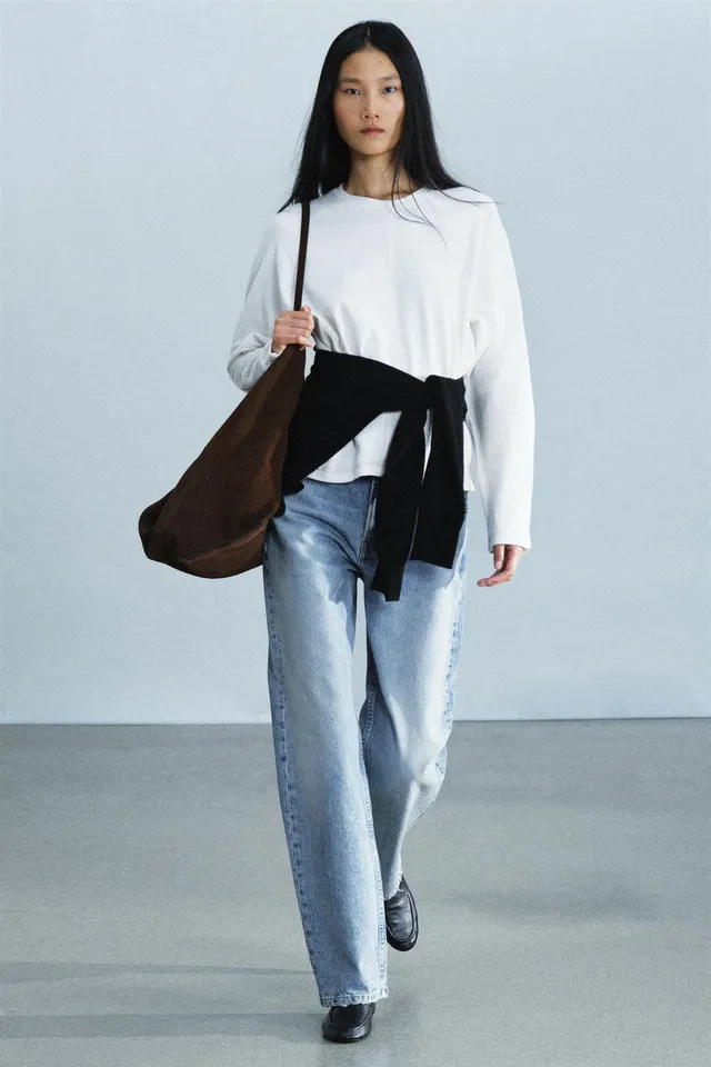 CONTRAST STITCH T-SHIRT