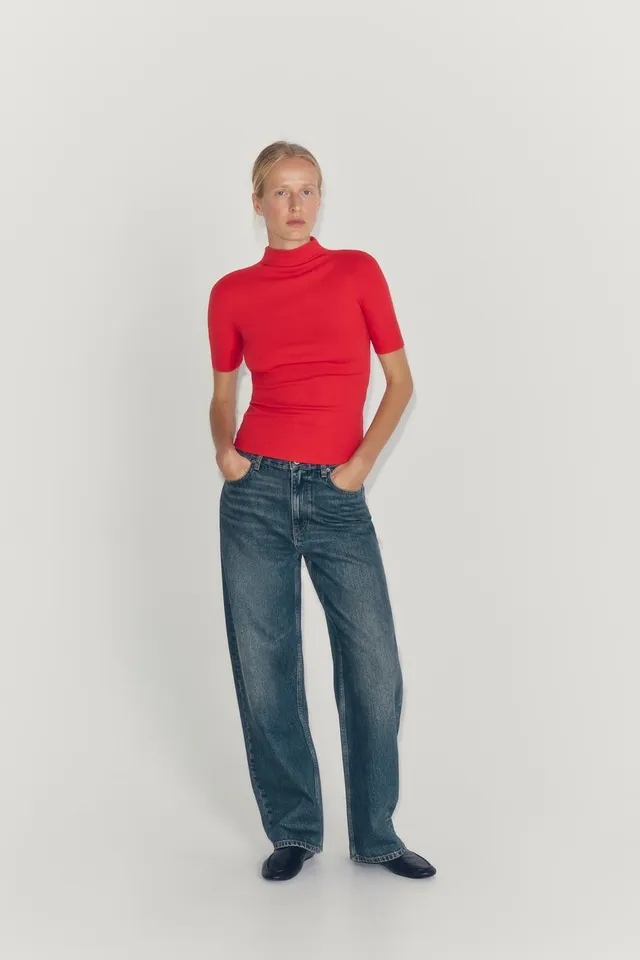 HIGH NECK T-SHIRT WITH BUTTONS