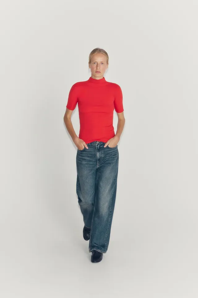 HIGH NECK T-SHIRT WITH BUTTONS – image 3