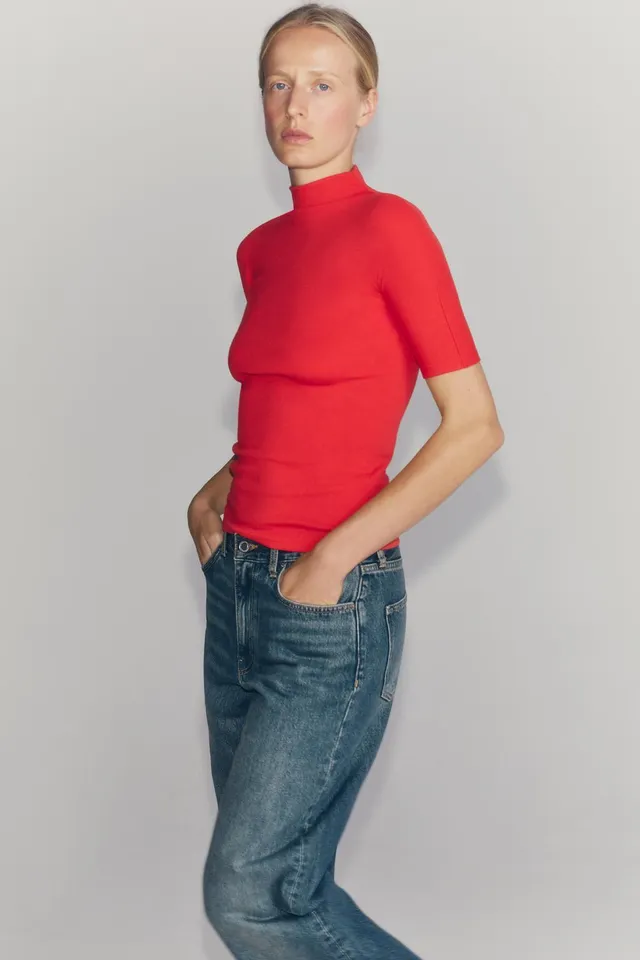 HIGH NECK T-SHIRT WITH BUTTONS – image 5