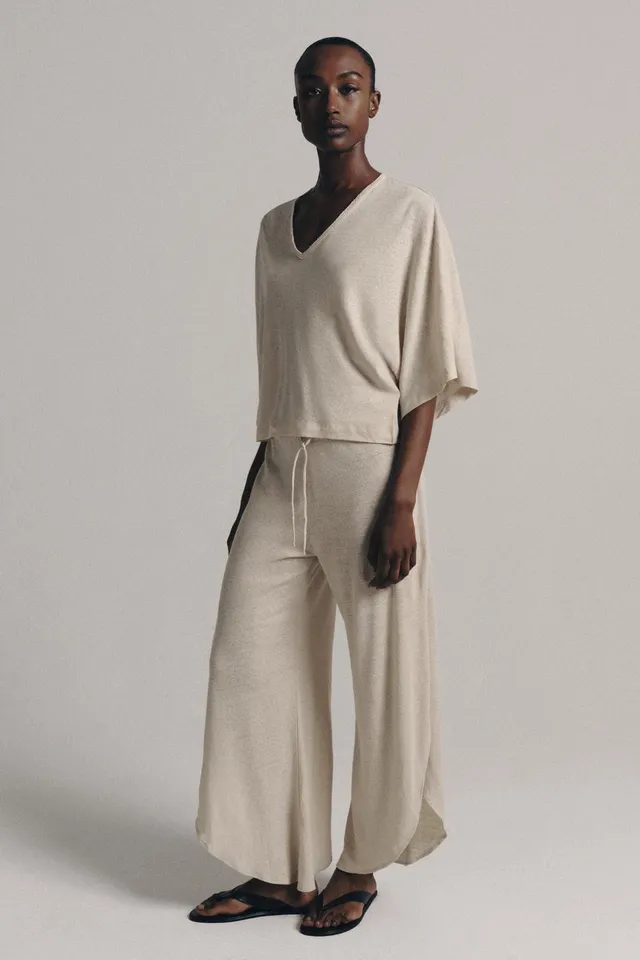 LINEN BLEND V-NECK T-SHIRT