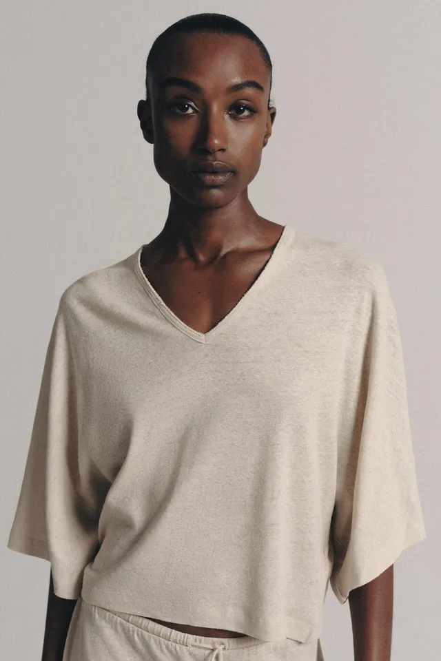 LINEN BLEND V-NECK T-SHIRT – image 2