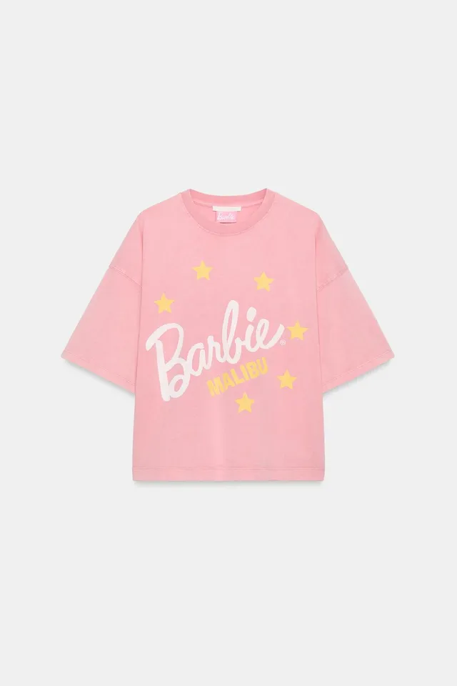 تي-شيرت بتأثير مغسول من Barbie® – صورة 5