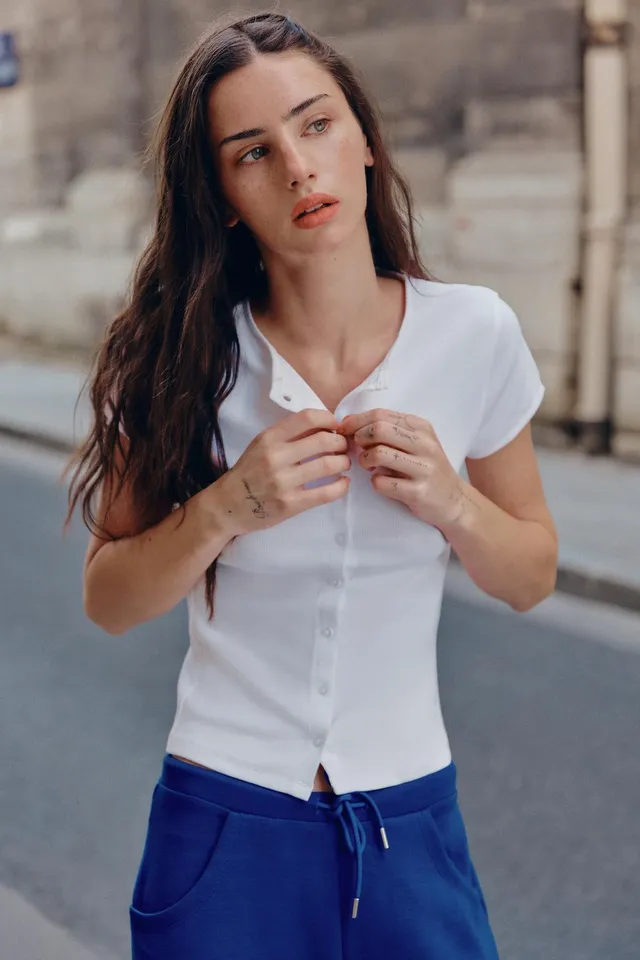 تيشيرت مضلع بأزرار – صورة 3