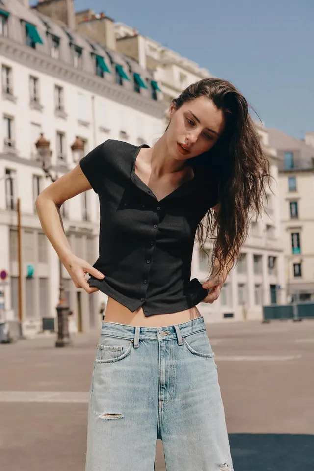 تيشيرت مضلع بأزرار – صورة 2