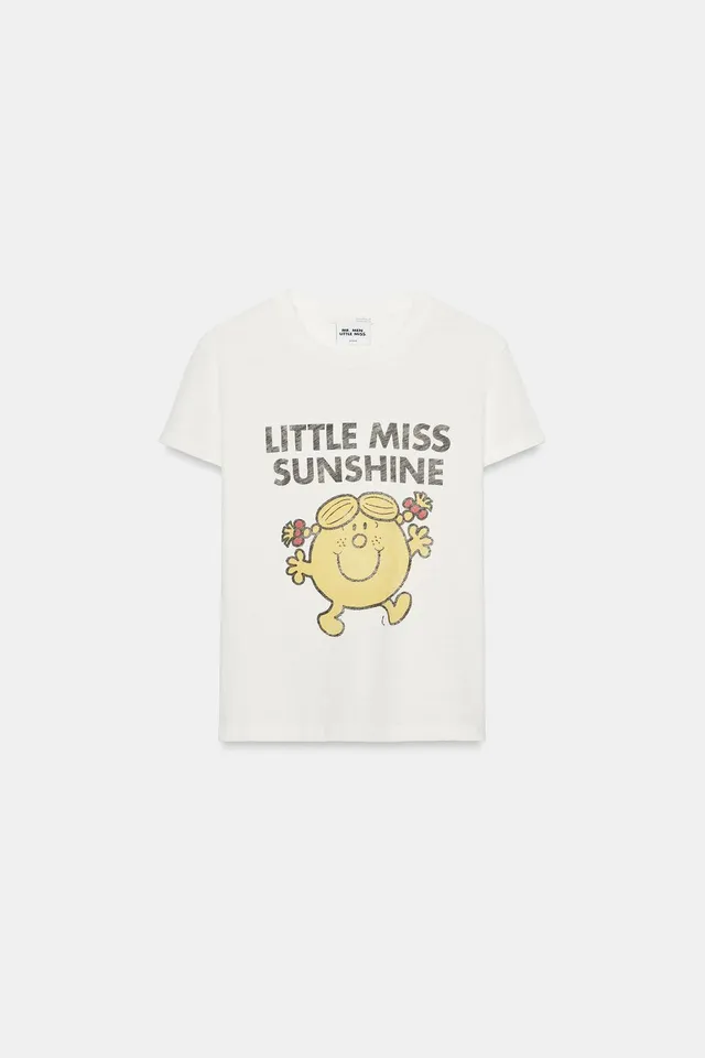 تي-شيرت فلام بطبعة LITTLE MISS SUNSHINE – صورة 3
