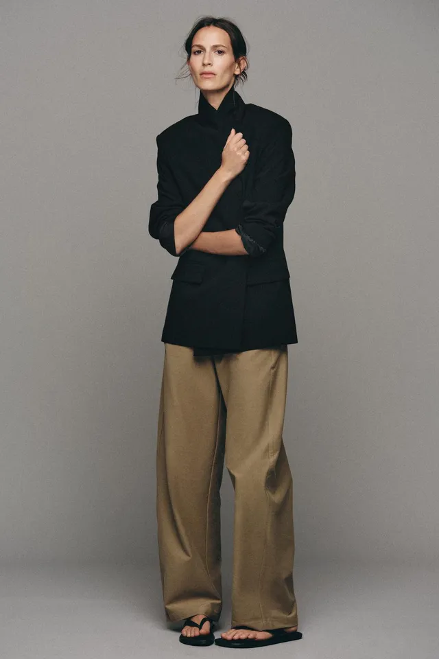 OVERSIZED DOUBLE-BREASTED BLAZER