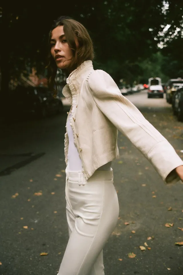 CROPPED RUFFLE BLAZER – image 2