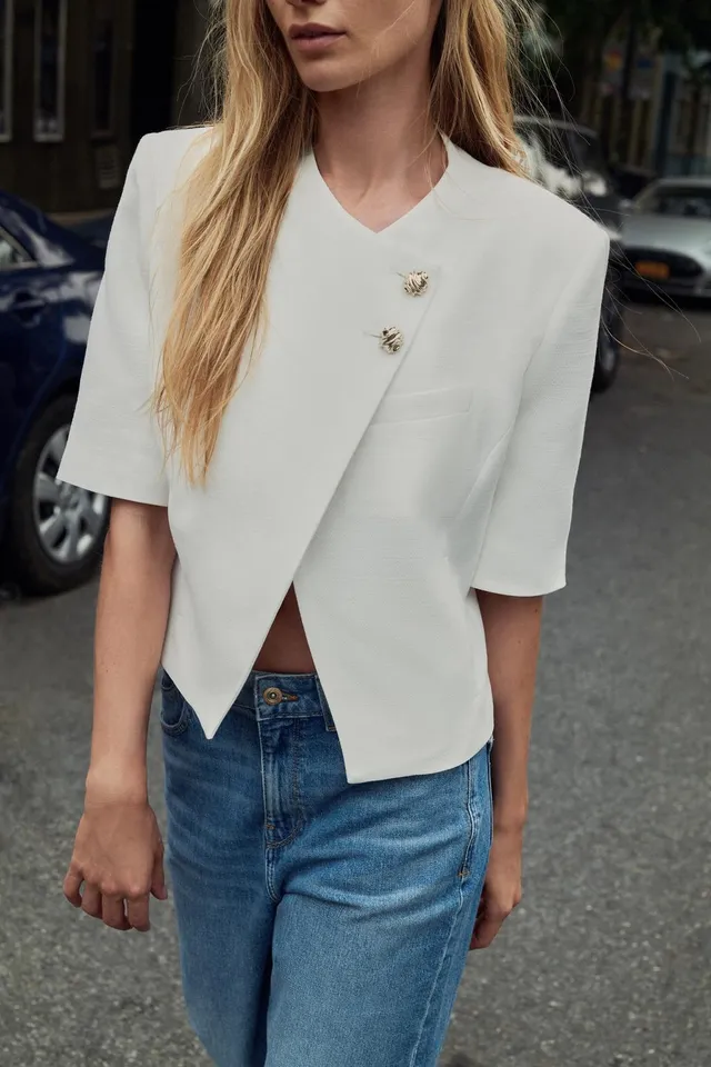 SHORT SLEEVE BLAZER WITH SHOULDER PADS – image 2