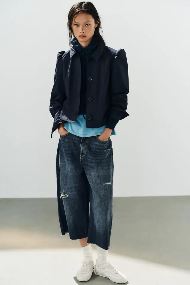 SHORT GATHERED SHOULDER BLAZER