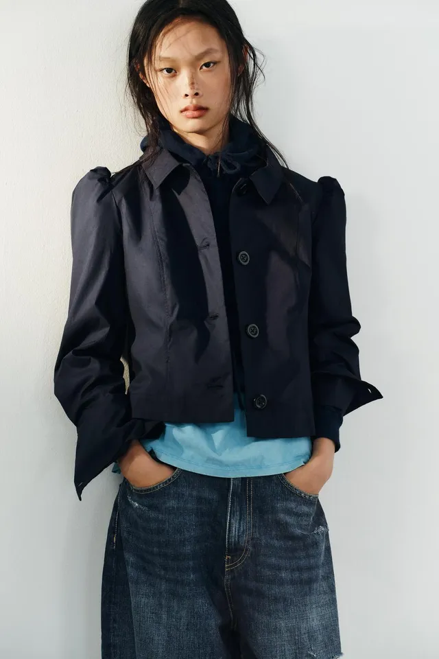 SHORT GATHERED SHOULDER BLAZER – image 2