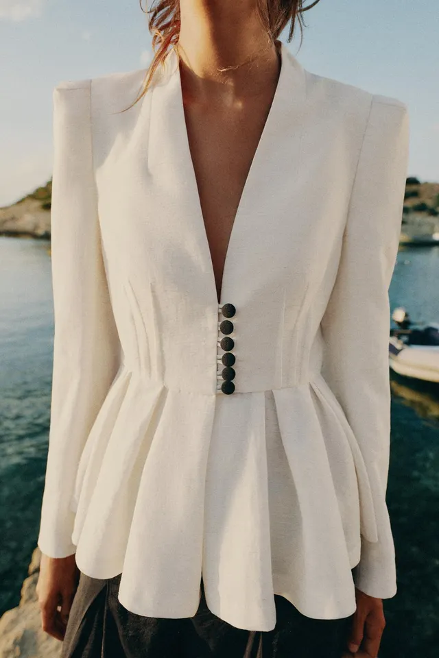 FITTED BLAZER WITH SHOULDER PADS – image 4