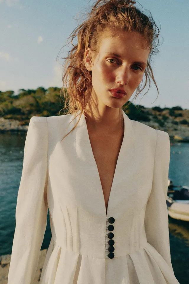FITTED BLAZER WITH SHOULDER PADS – image 5