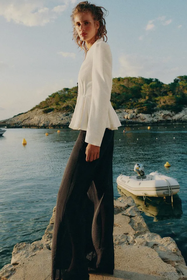 FITTED BLAZER WITH SHOULDER PADS – image 6