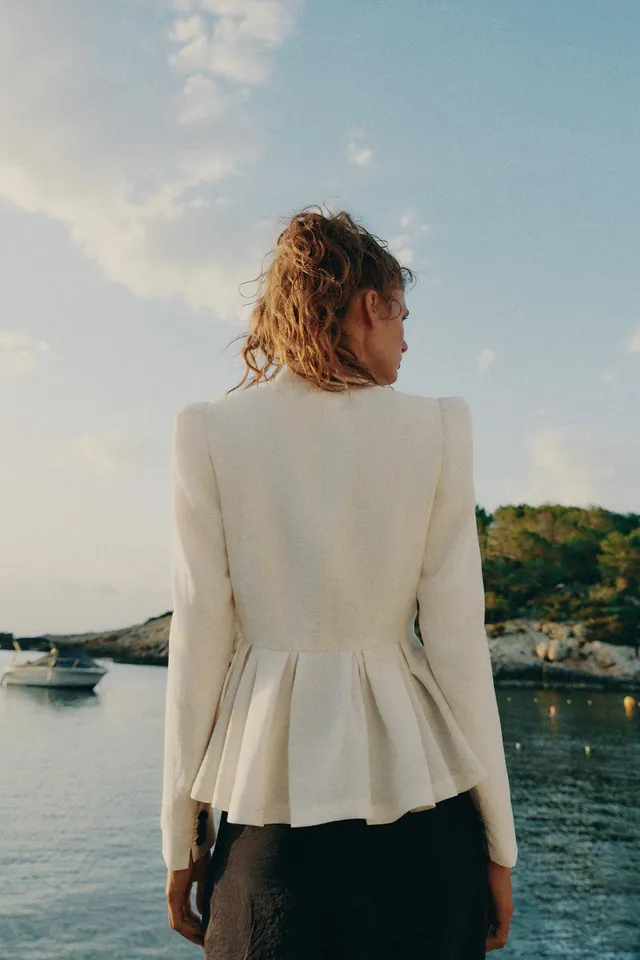 FITTED BLAZER WITH SHOULDER PADS – image 7