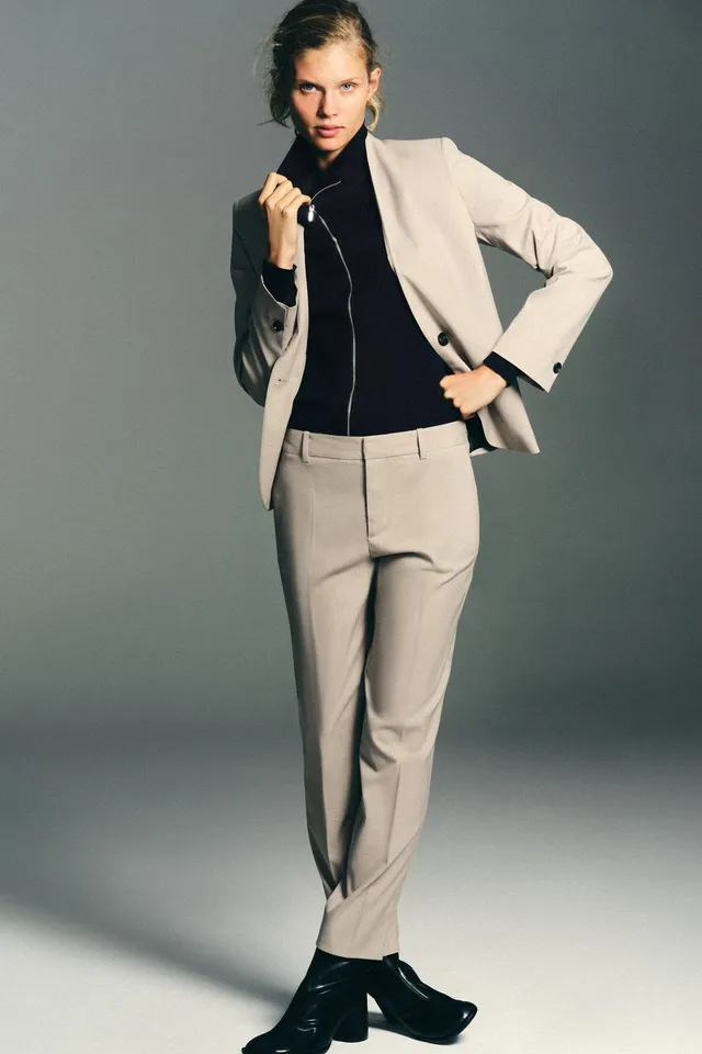 TAILORED BLAZER WITH SHOULDER PADS