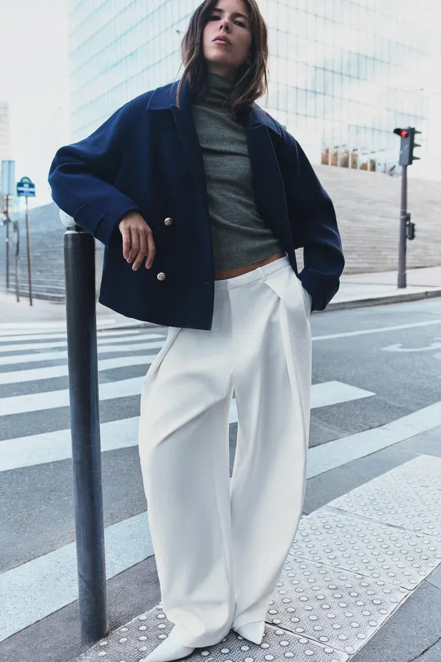 SHORT DOUBLE-BREASTED COAT