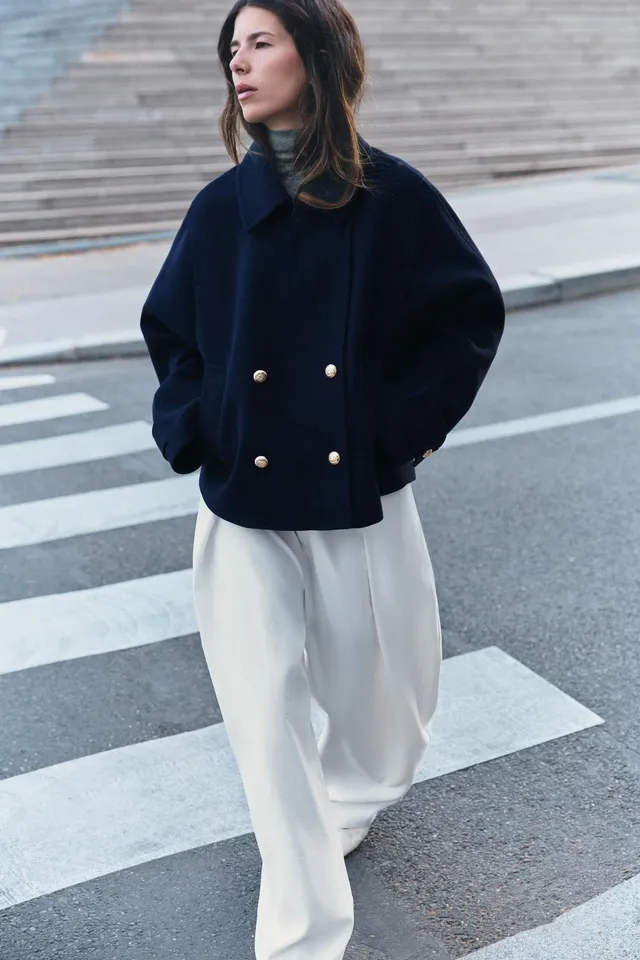 SHORT DOUBLE-BREASTED COAT – image 2