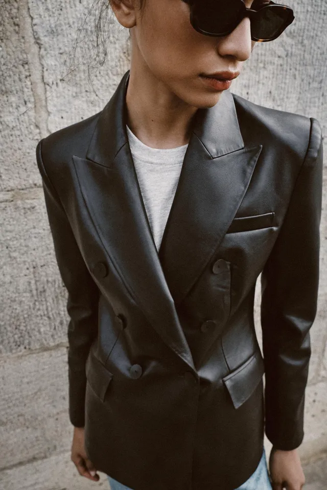 LEATHER EFFECT DOUBLE-BREASTED BLAZER – image 5