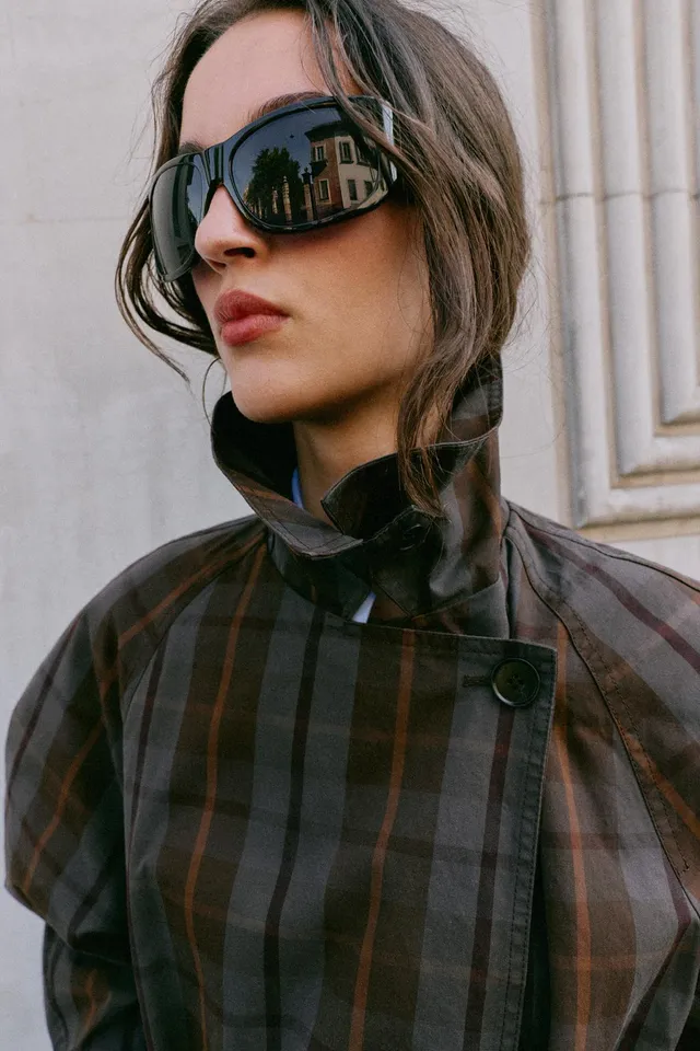 BELTED CHECK TRENCH COAT – صورة 5